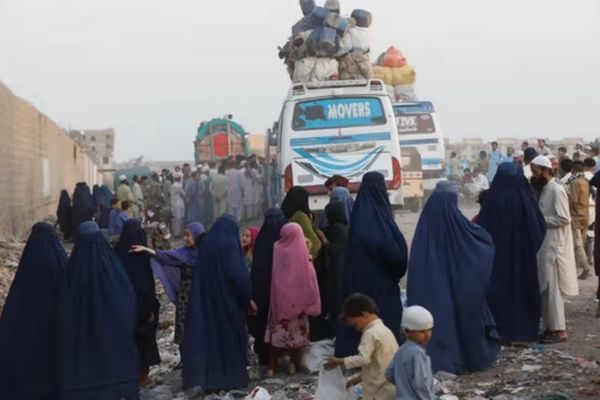Nearly 1,000 Afghan Refugee Families Return From Iran & Pakistan, Says Taliban