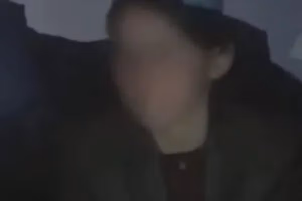 طالبان: د هلکانو جامې اغوستونکې هلمندۍ نجلۍ بېرته خپل کور ته ستنه شوې ده