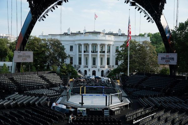 ترامپ فصل بزرگ رویدادهای ورزشی خود را با مسابقات UFC در محوطه کاخ سفید آغاز میکند