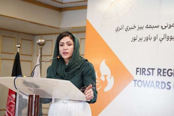 فوزیه کوفي: زما د جامو پر رنګ تبصرې د طالبانو له چلند سره هېڅ توپير نه لري