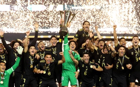 مکزیک با شکست امریکا، دهمین قهرمانی در جام طلایی را جشن گرفت