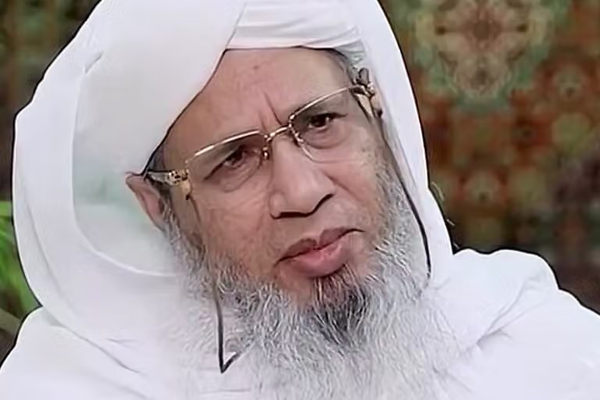 رجل دين باكستاني يدعو طالبان الأفغانية إلى وقف "دعم حركة طالبان باكستان"