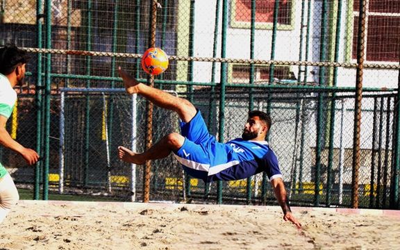 لیگ برتر فوتبال ساحلی؛ تیمهای داوودزی و رامکی مقابل حریفان خود به برتری رسیدند