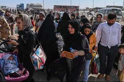 لوستې افغانې ښځې د طالبانو د بندیزونو له امله په قاچاقي لارو له هېواده وتلو ته اړ وځي