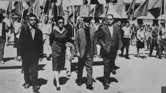 سلطانعلی کشتمند، ببرک کارمل، اناهیتا راتبزاد و میراکبر خیبر در یک تظاهرات در کابل