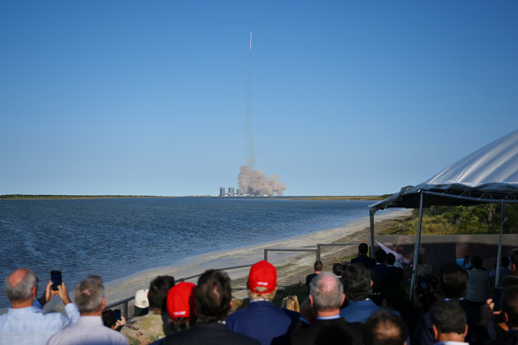 اسپیس‌اکس ششمین آزمایش استارشیپ را با حضور ترامپ انجام داد