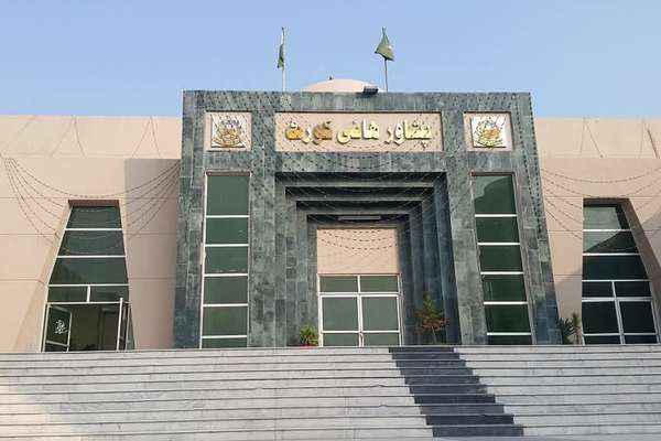 د پېښور محکمه: د افغان پناه غوښتونکو دوسیې دې په جبري توګه د نه ستنولو اصل له مخې وڅېړل شي