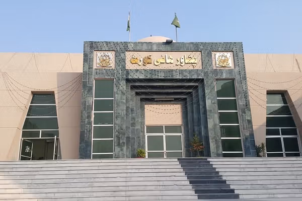 د پېښور محکمه: د افغان پناه غوښتونکو دوسیې دې په جبري توګه د نه ستنولو اصل له مخې وڅېړل شي