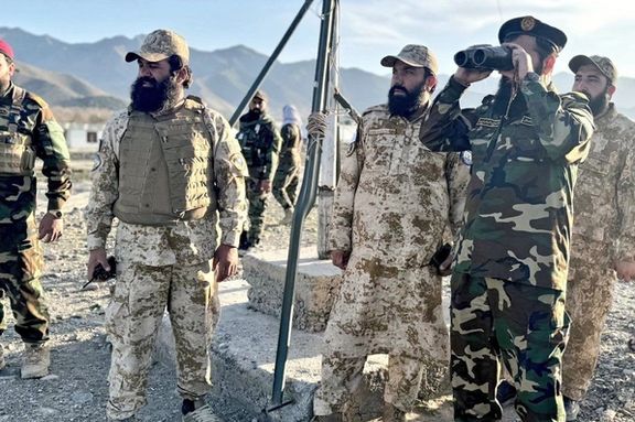 د طالبانو مرستیال لوی درستیز مالي خان صدیق ډنډ پټان کې ډیورنډ کرښه څاري- انځور د طالبانو ددفاع وزارت