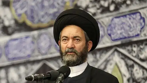 د اردبیل د جمعې امام: که زر ټرمپ هم ووژل شي زموږ د رهبر د وینې بیه نه‌شي پرې کولی