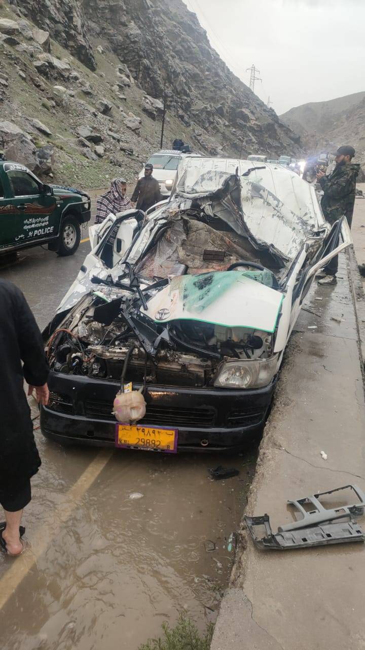  طالبان: د کابل- جلال‌اباد لویه لاره  د ډبرو راښوېیدو له امله د ټرافیکو پر مخ وتړل شوه