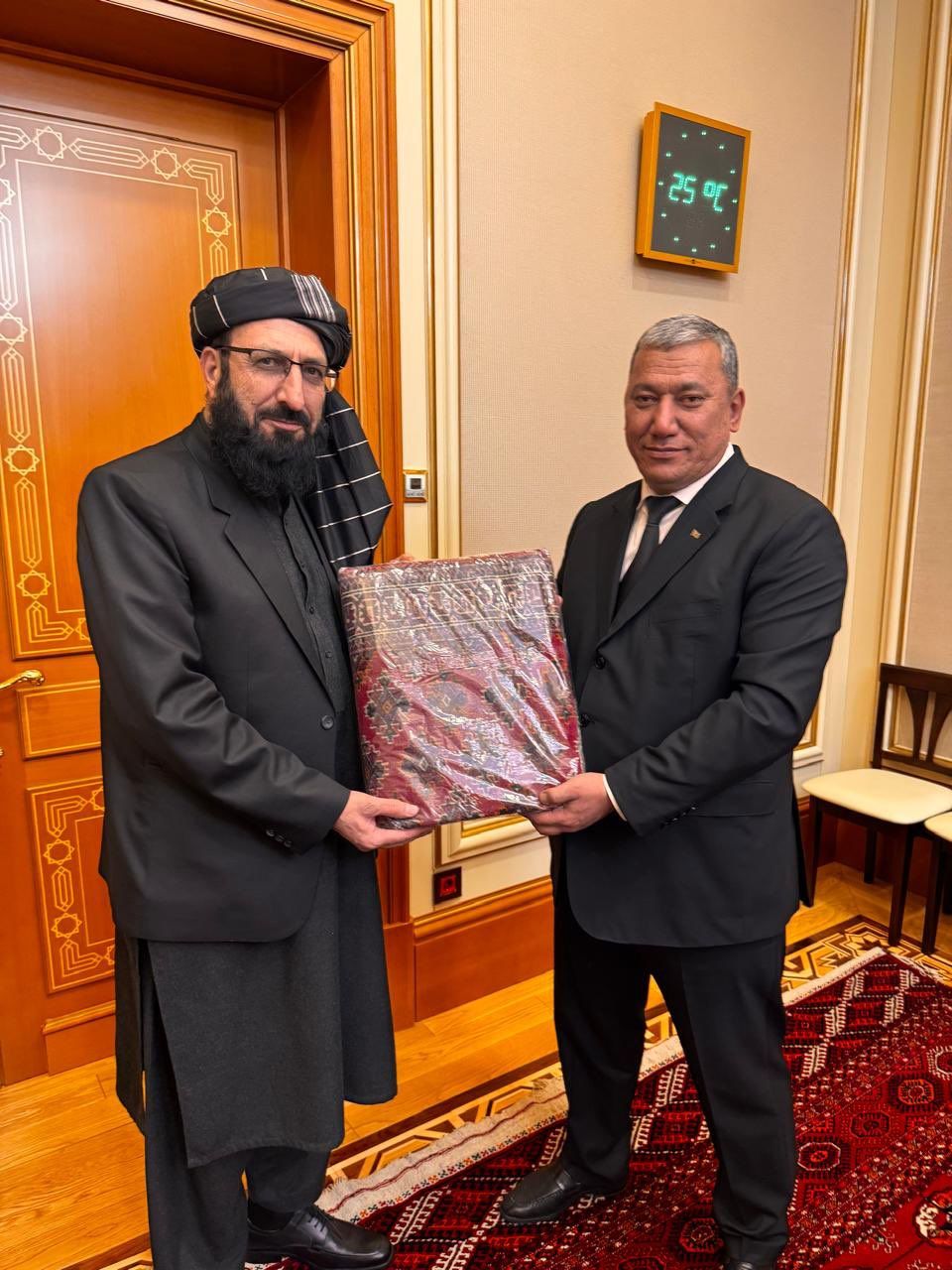 طالبان وايي د ترکمنستان له مرستیال ولسمشر سره یې د تېلو د لویو پروژو پر پراختیا خبرې کړې