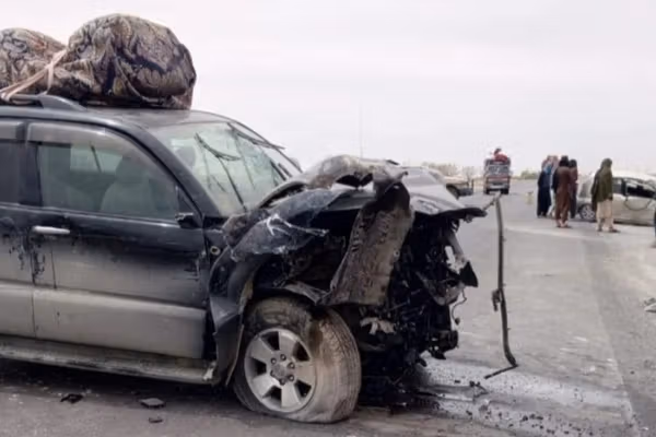 په غزني کې د دوو جلا ټرافیکي پېښو له امله څلور کسان مړه او ۷ نور ټپیان شوي