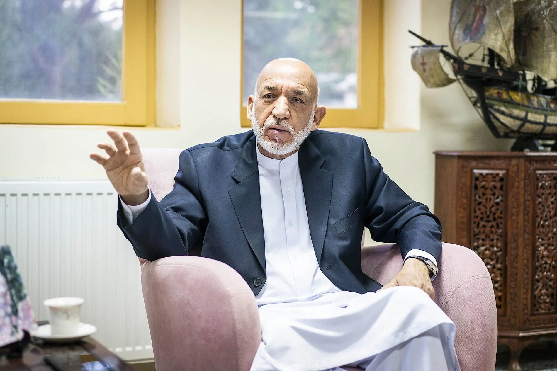 د افغانستان پخوانی ولسمشر حامد کرزی بېرته کابل ته ستون شو