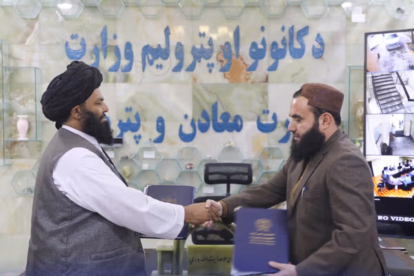 طالبان قرارداد استخراج سنگ مرمر دایکندی را با یک شرکت امضا کرد