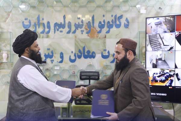 طالبانو د دایکندي ولایت د مرمر ډبرو تړون لاسلیک کړ