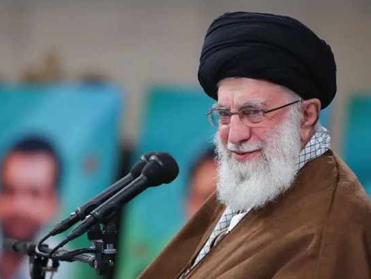 خامنهای: در صورت ادامه حملات اسرائیل به غزه کسی نمیتواند جلوی نیروهای مقاومت را بگیرد