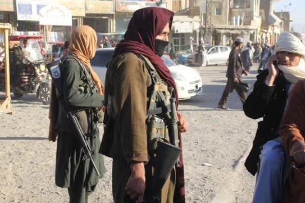 طالبان تحظر استخدام الهواتف الذكية في سبين بولدك فی قندهار