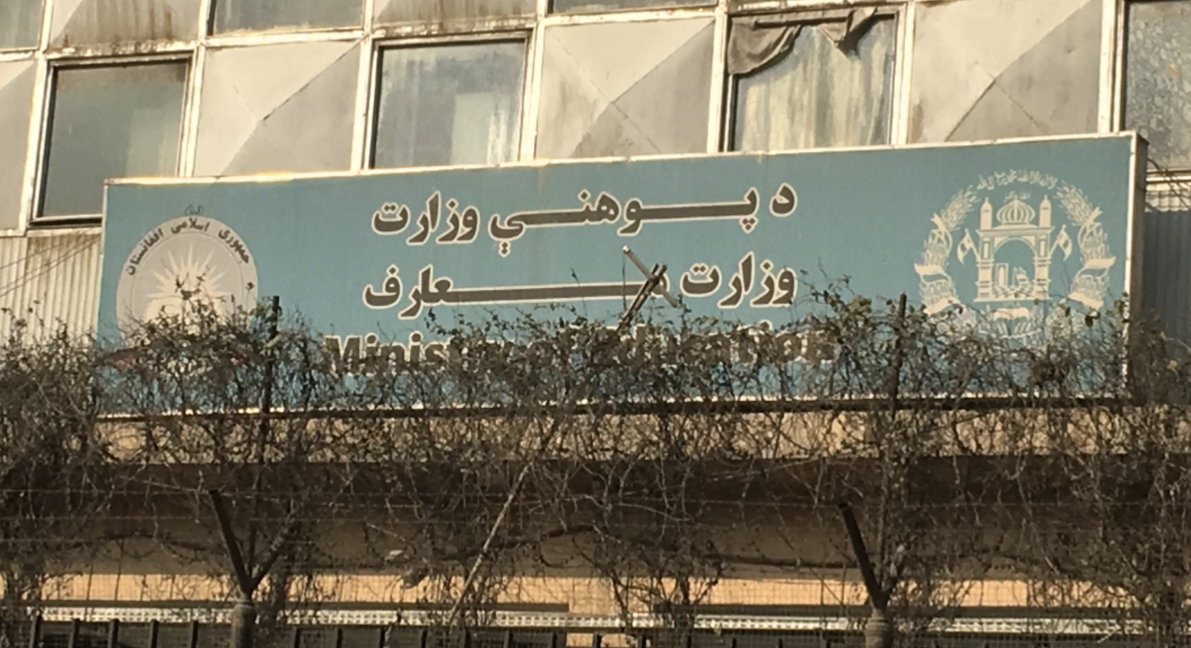 د یوه ښوونکي شکایت: « معاش مې ۷ زره افغانۍ دی خو د کور ۸ زره افغانۍ کرایه ور کوم»