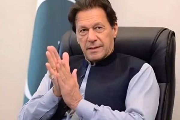 د عمرانخان د روغتیا په اړه اندېښنې؛ تارړ وايي خان د سترګو درملنې لپاره روغتون ته وړل شوی