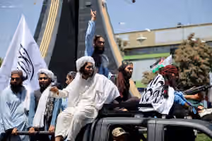 منابع محلی: طالبان در جنوب افراد خود را از درخواست پول از بازرگانان منع کرده است