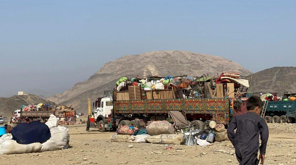 د طالبانو کډوالو وزارت: له ایران او پاکستانه سلګونه افغان کډوال راستانه کړل شوي
