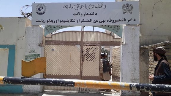 د کندهار اوسېدونکي: د امربالمعروف محتسبین په لارو کې ځوانان دروي، هغوی ځوروي او ګواښي یې