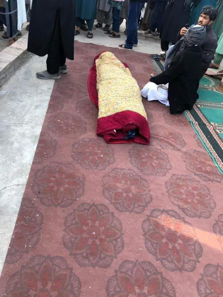 زلزله غرب افغانستان؛ زن زلزله‌زده هراتی براثر 'بیماری و سرما' در پارک ترقی جان باخت