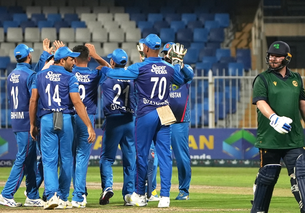 افغان کرېکټ ملي لوبډلې په لومړۍ یو ورځنۍ لوبه کې ایرلنډ ته د ۳۵ مڼډو په توپیر ماتې ورکړه