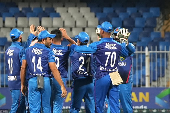 افغان کرېکټ ملي لوبډلې په لومړۍ یو ورځنۍ لوبه کې ایرلنډ ته د ۳۵ مڼډو په توپیر ماتې ورکړه