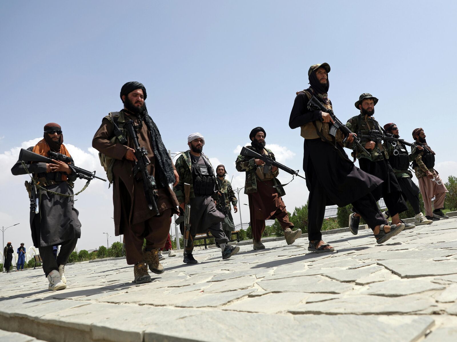 دیده‌بان حقوق بشر: طالبان در ننگرهار و کنر افراد مظنون به همکاری با داعش را سر بریده‌اند