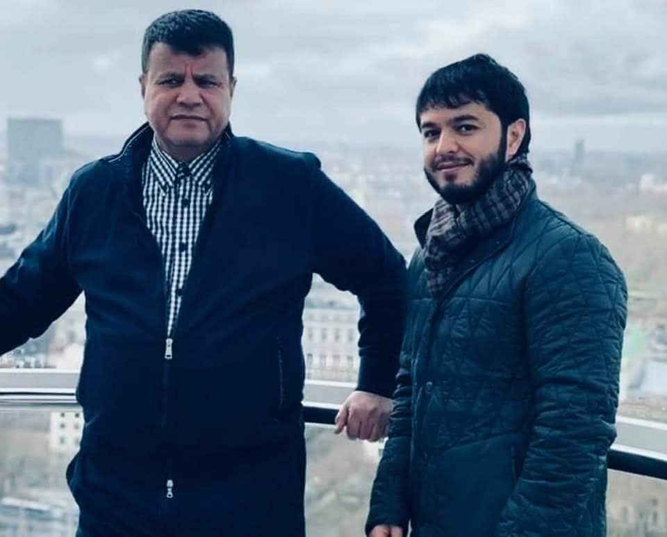 میر رحمان رحمانی (سمت چپ) پسرش اجمل رحمانی