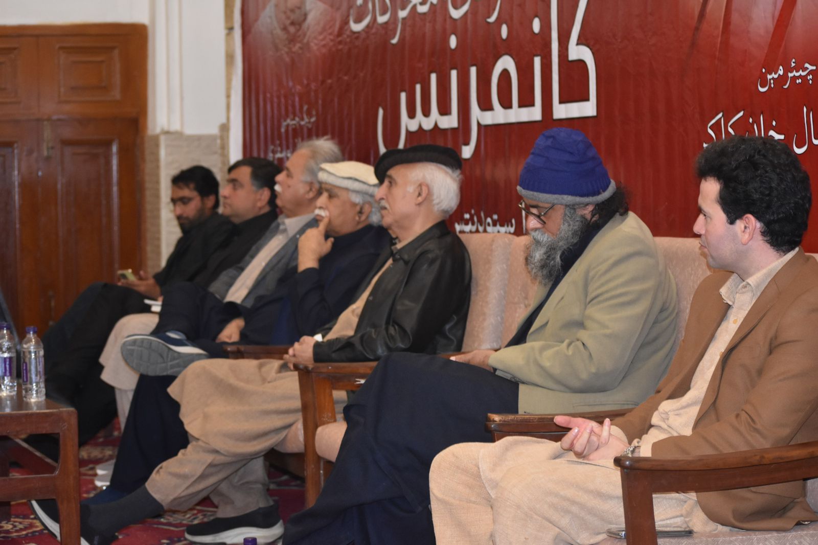 پېښور کې غونډه: د پاکستان د بهرنیو سیاستونو هدف دا دی چې افغانستان په خپلو پښو ونه دریږي