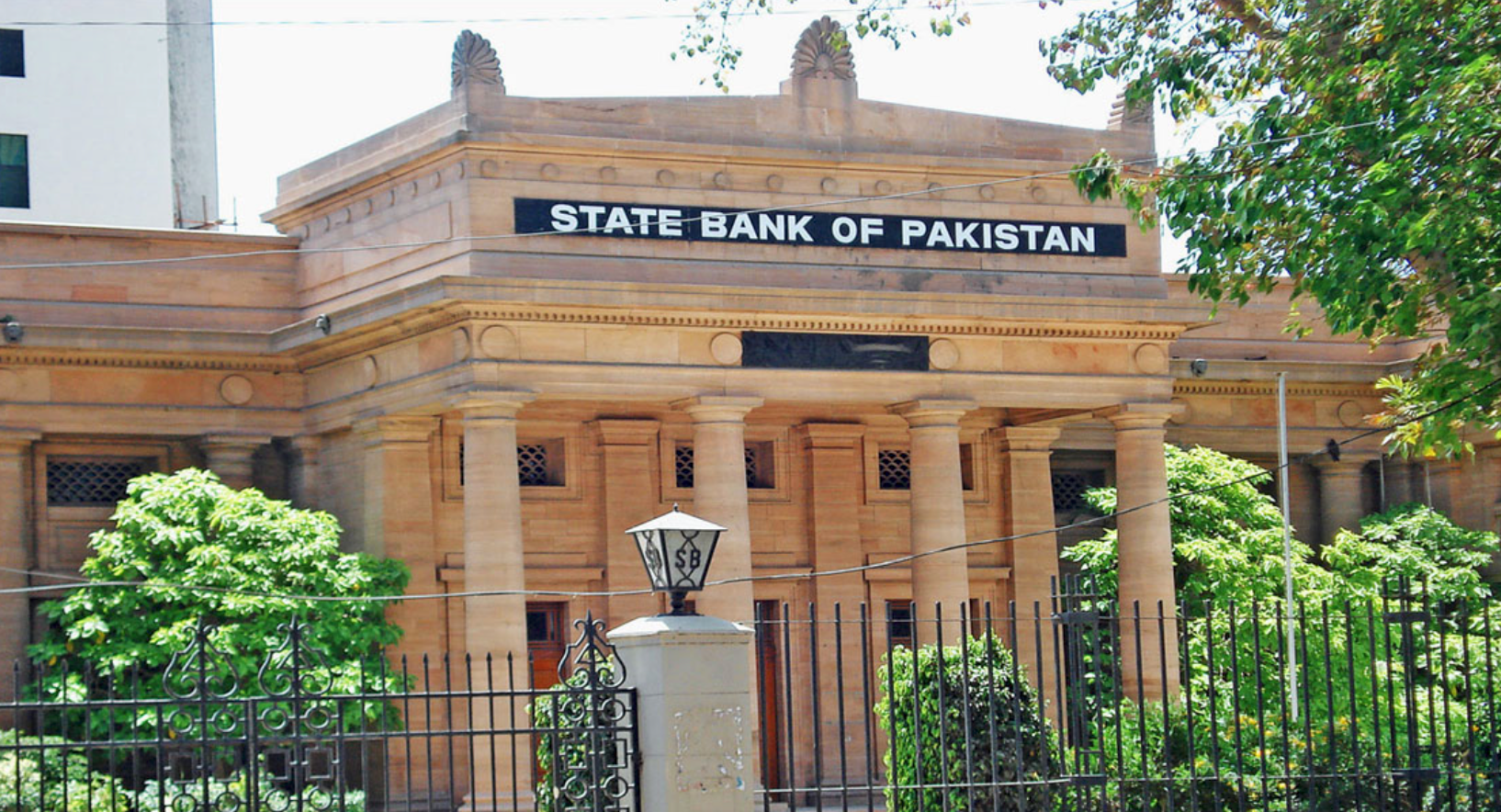 افغانستان ته د پاکستان صادرات نږدې ۶۰ سلنه راکم شوي دي