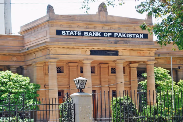 افغانستان ته د پاکستان صادرات نږدې ۶۰ سلنه راکم شوي دي