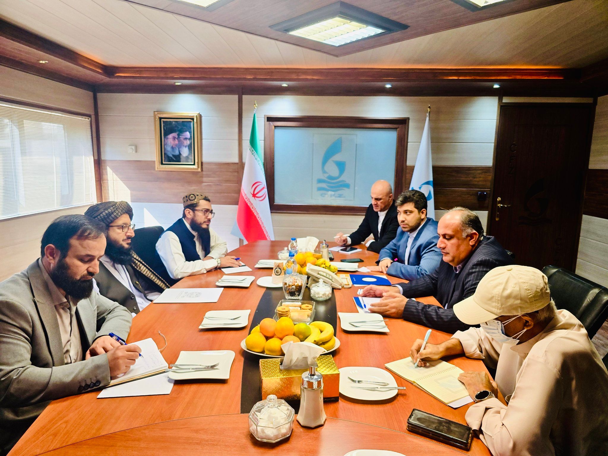 طالبانو له ایران سره پر بانکي همکارۍ او د چابهار بندر په تړاو خبرې کړې دي