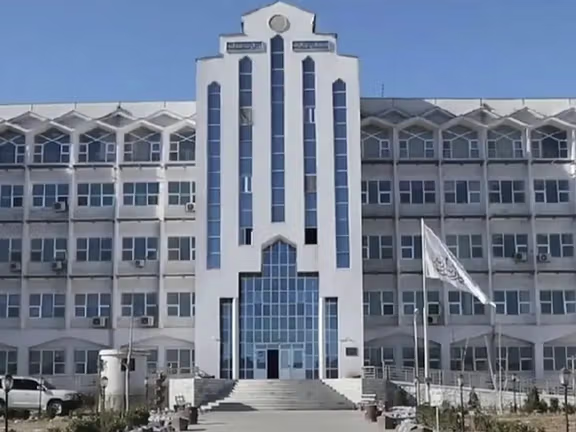 د طالبانو د مشر په فرمان؛ ښاروالۍ مکلفې دي پر لاس پلورونکو د پېژندګلوۍ وړیا کارتونه ووېشي