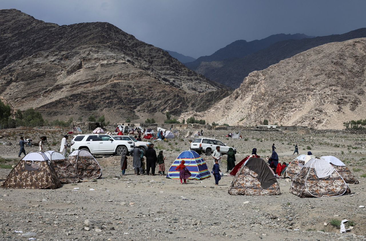 مرسته کوونکي: د مزار درې خلک نورګل ولسوالۍ ته روان دي او لا هم د زلزلې ټکانونه حس کیږي