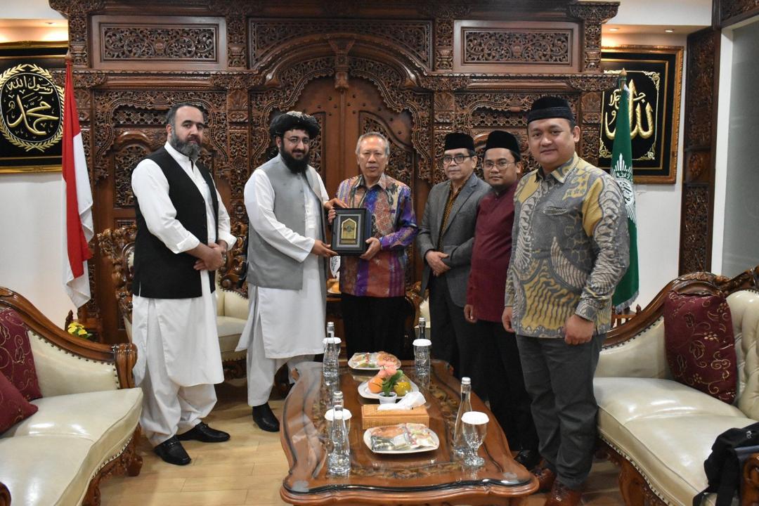 په اندونیزیا کې د طالبانو سفیر ددغه هېواد د «محمدیه» ګوند له مشر سره کتلي