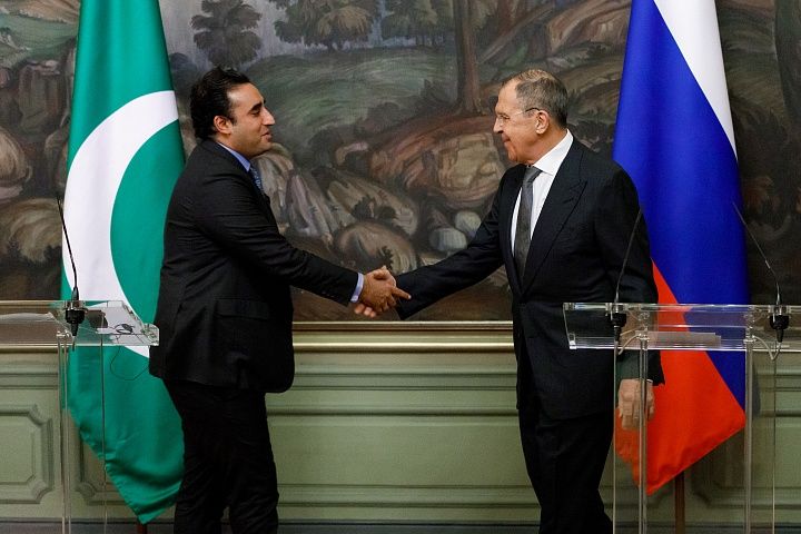 لاوروف در دیدار با زرداری: طالبان تعهد داده بودند که حکومت فراگیر تشکیل دهند