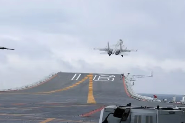 جاپان پر چین تور لګولی چې د خپلو پولو ترڅنګ یې خطرناک پوځي ګامونه اخیستي