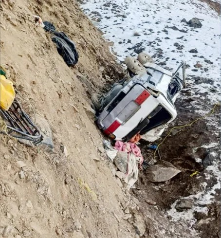 په دایکنډي کې د یوې ټرافیکي پېښې له امله یو کس مړ او ۹ نور ټپیان شوي