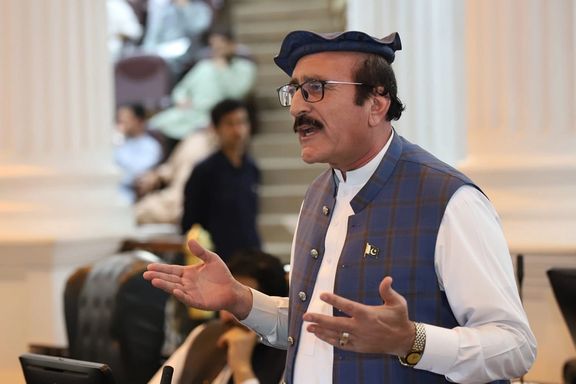 نماینده باجور پاکستان: شورشیان پرچم طالبان افغان را در ۵ ایست بازرسی باجور برافراشتهاند