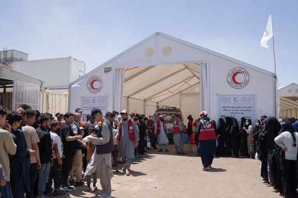 سور صلیب: افغانستان ته د راستنېدونکو کډوالو د ستونزو حل لپاره باید بېړنۍ مرستې وشي