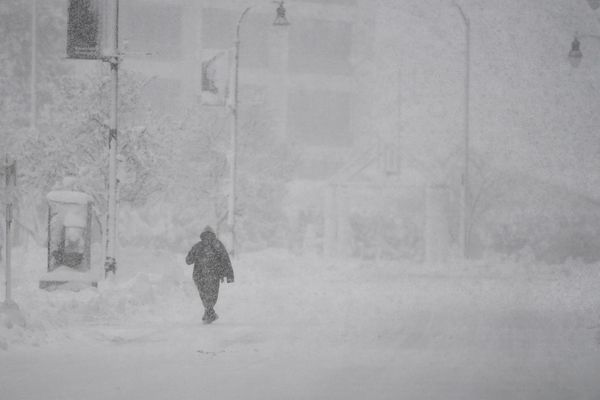 طوفان قدرتمند در امریکا صدها هزار خانه را در تاریکی فرو برد