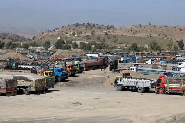 د غلام خان بندر لاره د بار وړونکو موټرو لپاره پرانیستل شوه