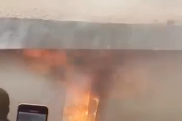 د اپریدو قومي مشرانو د پښتونخوا په تیراه دره کې د «دود او غیرت» په نوم دوه کورونه سوځولي