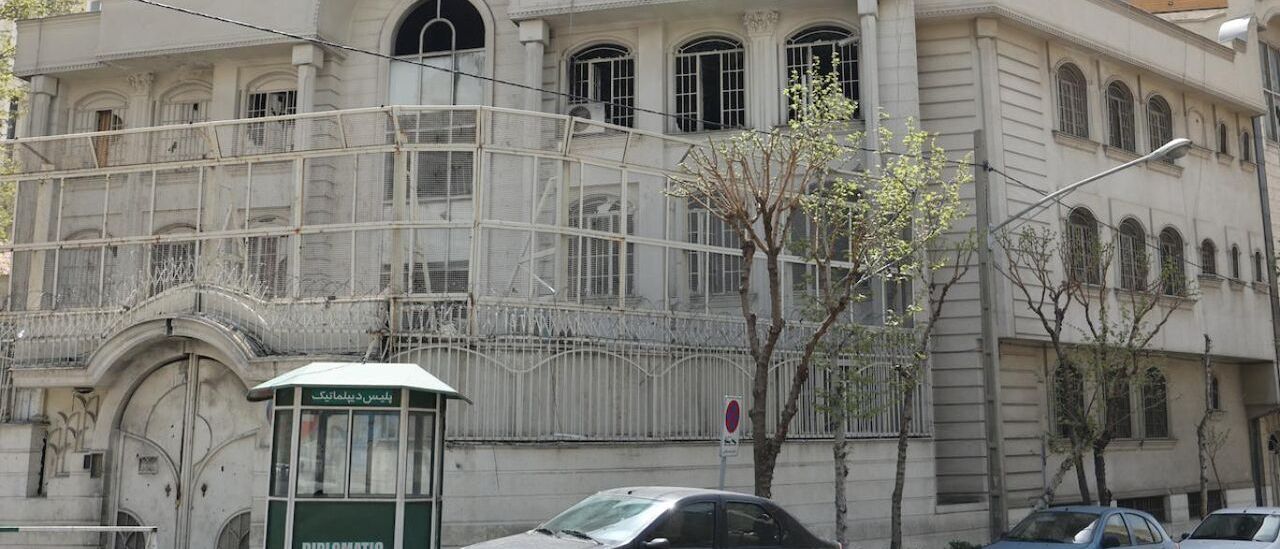 له اوه کلن ځنډ وروسته په تهران کې د سعودي عربستان سفارت بیا پرانیستل شو