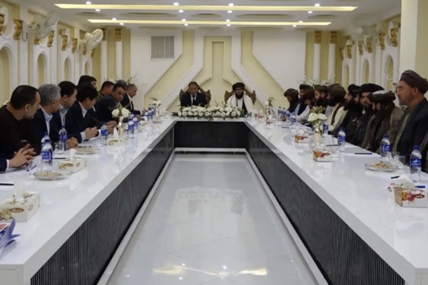 وفد طاجيكي يلتقي بمسؤولين أمنيين من طالبان في قندوز