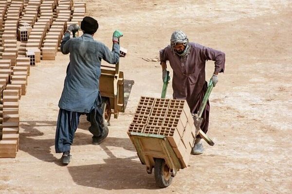 Iran Begins Issuing Work Visas For Afghan Labourers